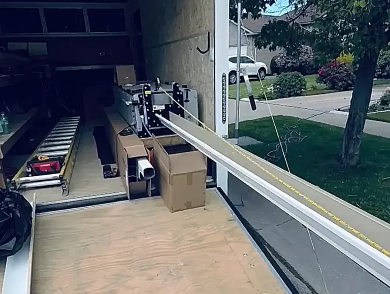 Seamless eavestrough delivery machine used to roll custom lengths of aluminum eavestrough